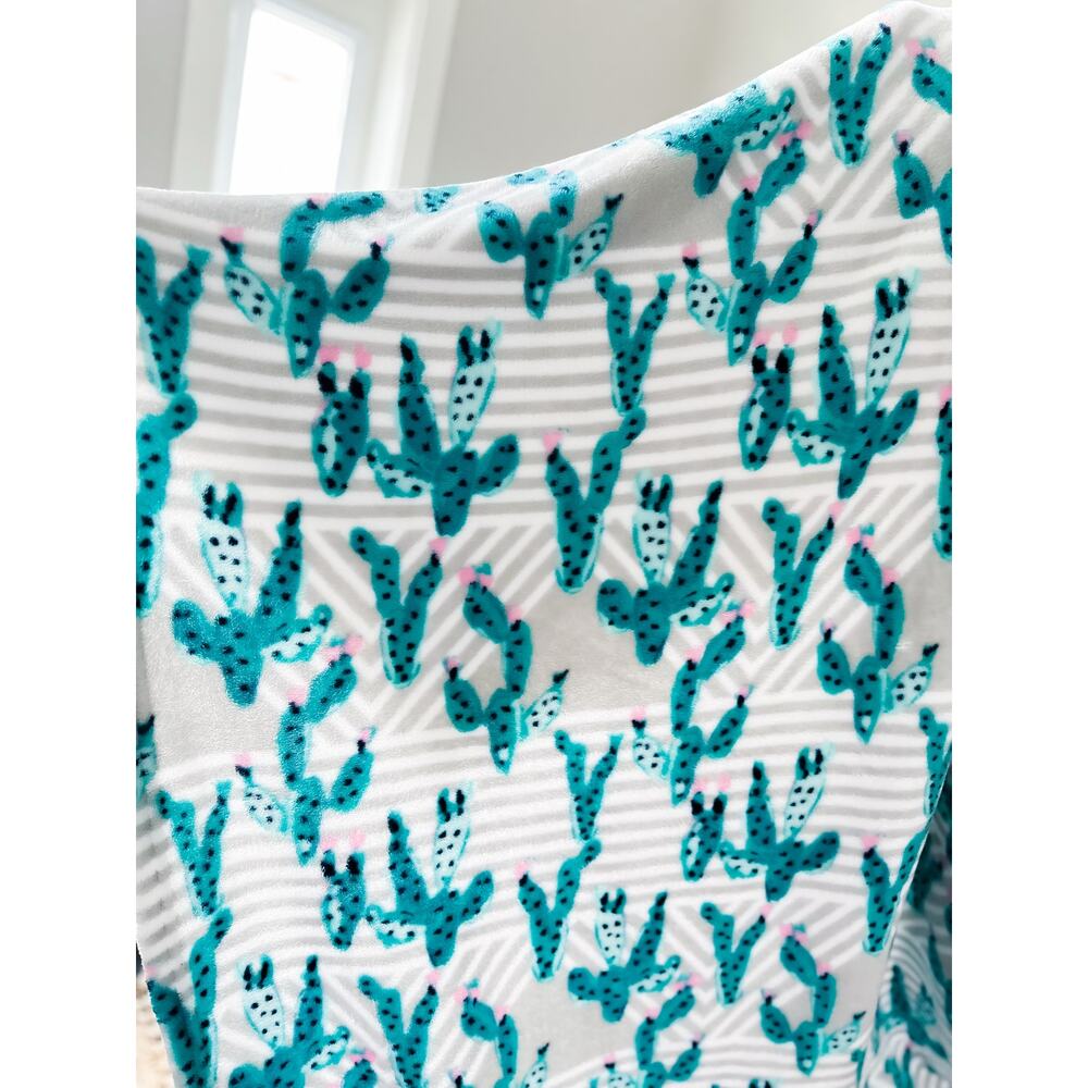 New plush oversized cactus throw blanket boho plant lover - Picture 3 of 5